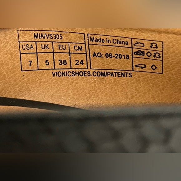 Vionic Black Textured Heels for Women - Picture 5 of 6